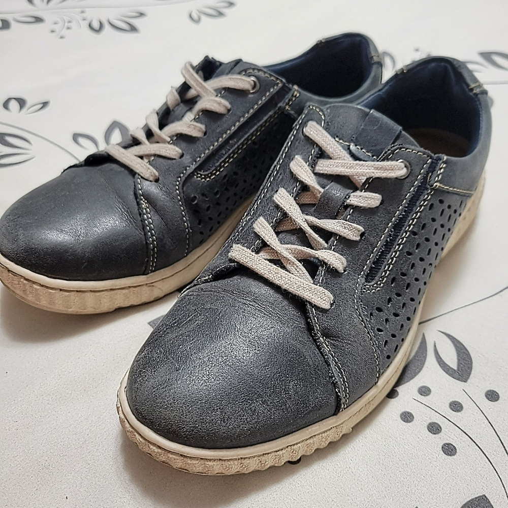 Clarks Womans Sneakers